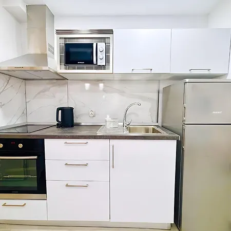 Bellissima With Pool And Wi-fi, 200m From The Sea In