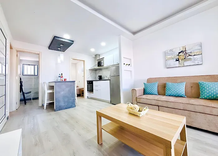 Bellissima With Pool And Wi-fi, 200m From The Sea In Lejlighed *