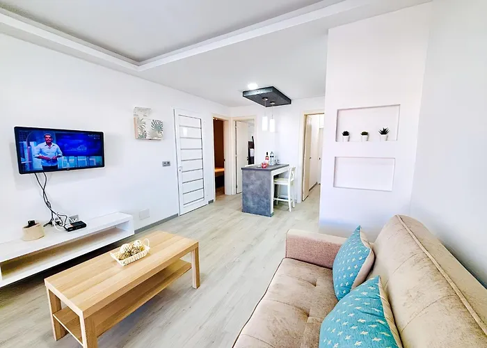 Bellissima With Pool And Wi-fi, 200m From The Sea In *