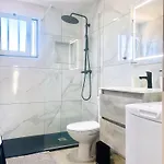 Bellissima With Pool And Wi-fi, 200m From The Sea In 公寓 卡门港