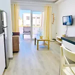 Bellissima With Pool And Wi-fi, 200m From The Sea In Puerto del Carmen (Lanzarote)