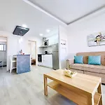 Bellissima With Pool And Wi-fi, 200m From The Sea In 公寓 *