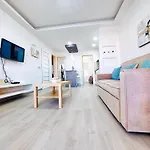 Bellissima With Pool And Wi-fi, 200m From The Sea In 公寓 卡门港