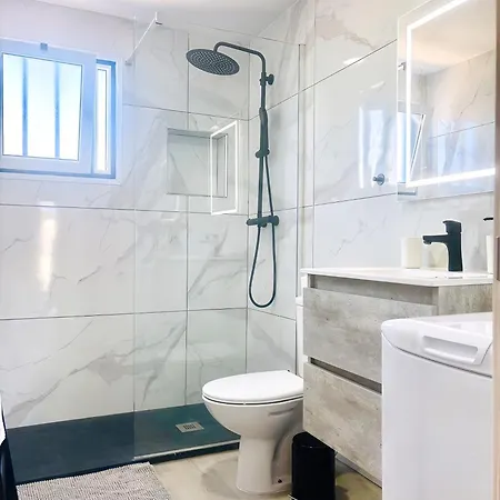 Bellissima With Pool And Wi-fi, 200m From The Sea In Lejlighed Puerto del Carmen (Lanzarote)