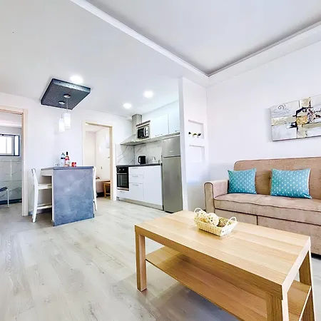 Bellissima With Pool And Wi-fi, 200m From The Sea In Lejlighed *