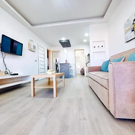 Bellissima With Pool And Wi-fi, 200m From The Sea In Lejlighed Puerto del Carmen (Lanzarote)