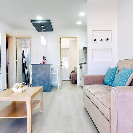 Bellissima With Pool And Wi-fi, 200m From The Sea In アパート