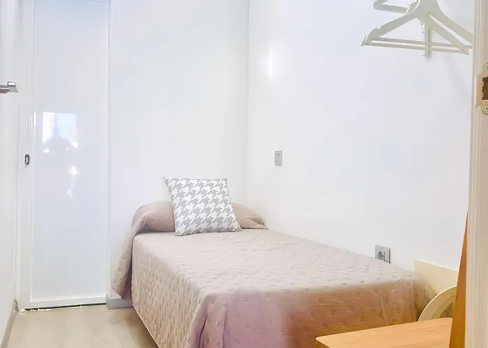 Bellissima With Pool And Wi-fi, 200m From The Sea In Puerto del Carmen (Lanzarote)