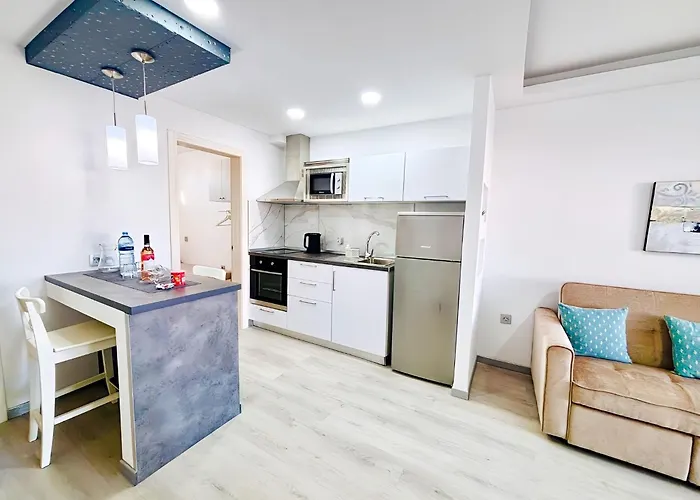 Bellissima With Pool And Wi-fi, 200m From The Sea In *