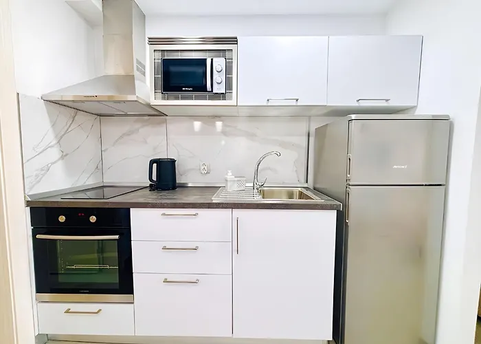 Bellissima With Pool And Wi-fi, 200m From The Sea In