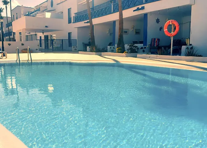Bellissima With Pool And Wi-fi, 200m From The Sea In * Puerto del Carmen (Lanzarote)
