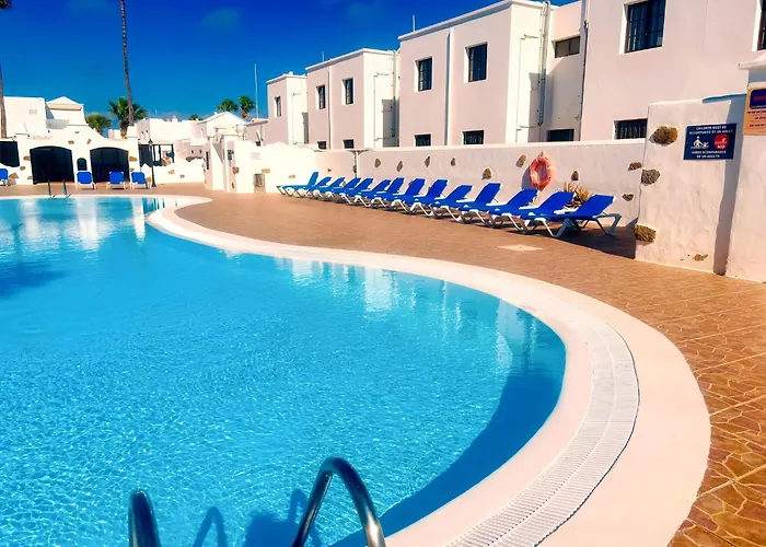 Bellissima With Pool And Wi-fi, 200m From The Sea In 卡门港