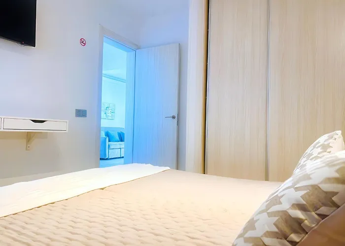 Bellissima With Pool And Wi-fi, 200m From The Sea In 卡门港