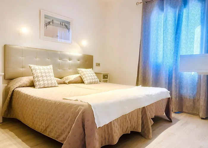 公寓 Bellissima With Pool And Wi-fi, 200m From The Sea In *