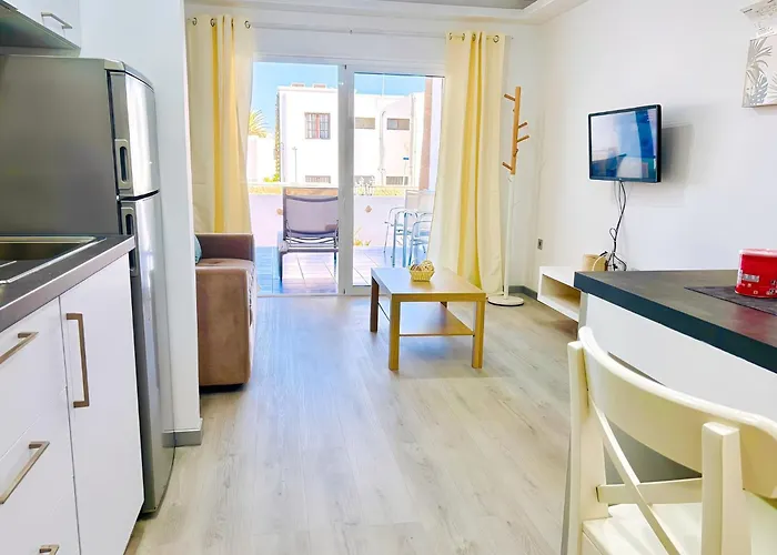 Bellissima With Pool And Wi-fi, 200m From The Sea In 卡门港