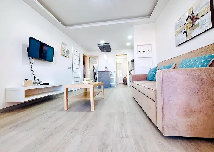 Bellissima With Pool And Wi-fi, 200m From The Sea In 公寓 卡门港